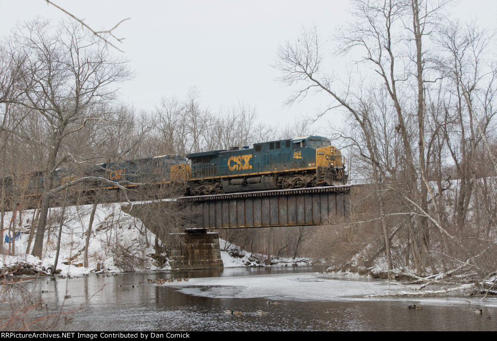 CSXT 464 Leads M426 at Messalonskee Stream 